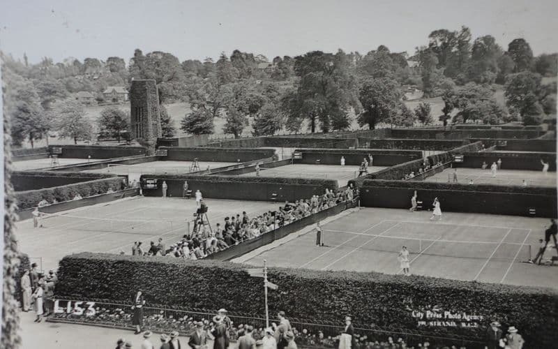 Wimbledon Outside Courts L153 Post Card (Unused)