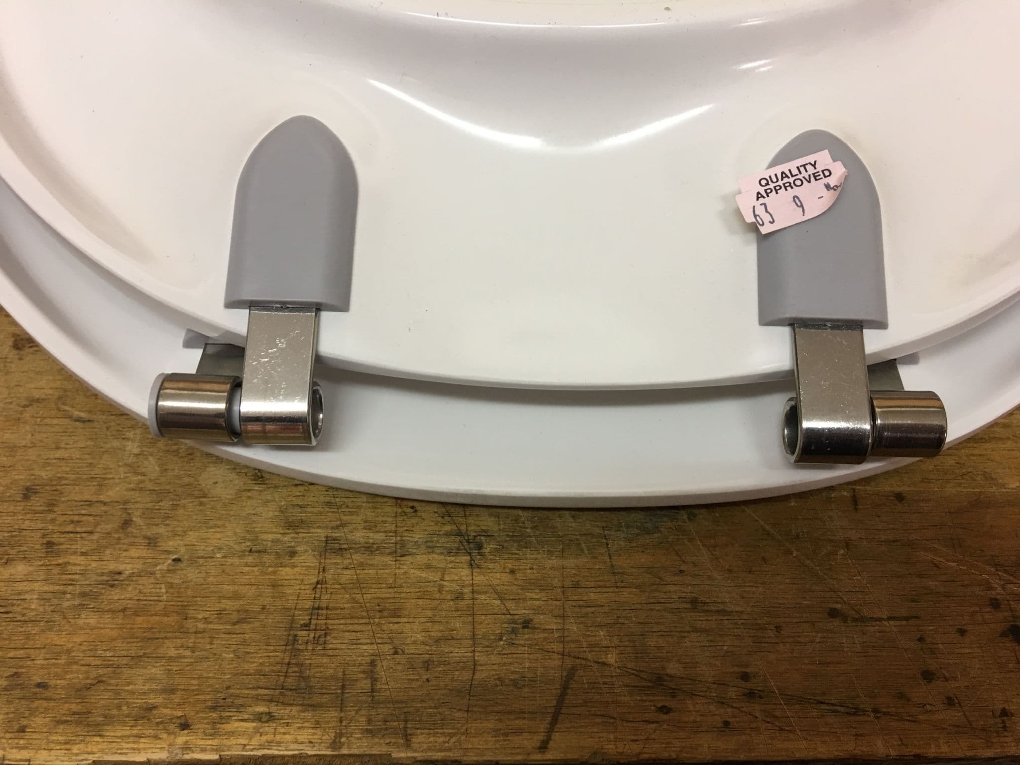 Ideal Standard Kyomi E655001 Toilet Seat & Cover In White With Chrome