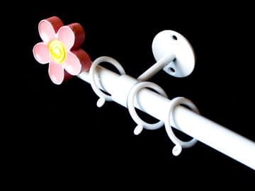 1.2m - 2m Childrens Extendable Ceiling Curtain Pole with PINK FLOWER Finials