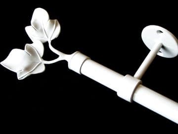 16/19mm Gloss White Extendable Eyelet Ceiling Curtain Pole with Twin Leaf Finials 1.2m - 2.1m