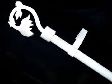 16/19mm Gloss White Extendable Eyelet Curtain Pole with Swirl Leaf Finials 1.2m - 2.1m