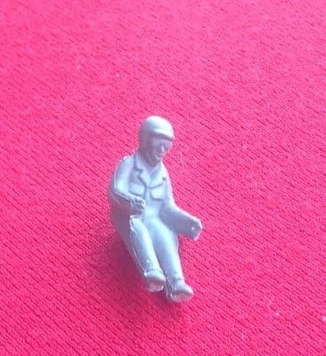 CORGI TOYS 155 - Reproduction - Lotus driver with helmet [  UNPAINTED RESIN  ]