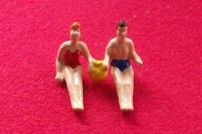 CORGI TOYS 240 Fiat Jolly plastic male/ female figures