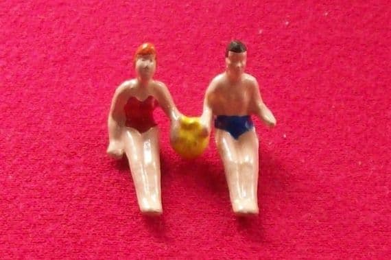 CORGI TOYS 240 Fiat Jolly plastic male/ female figures