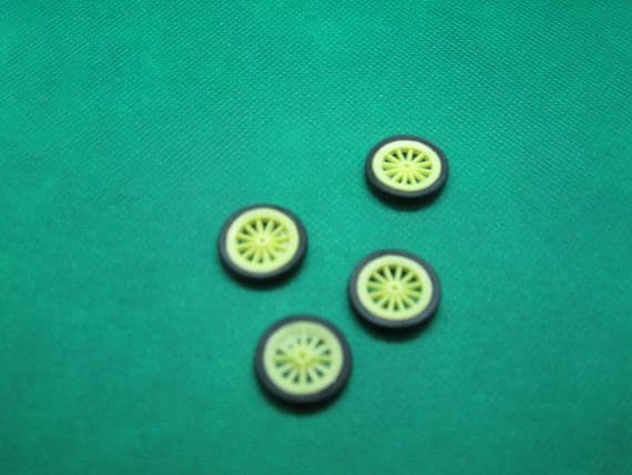 Dinky Toys 109 Father Gabriel Ford T Yellow Plastic spoked road wheel with rubber Tire /tyre