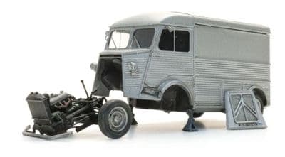 ArtiTec 387687 Citroen HY under repair