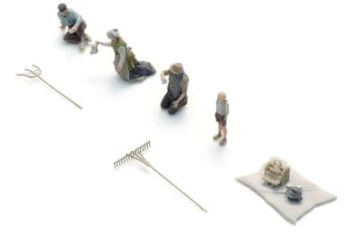 ArtiTec 5870074 Lunch break in the field