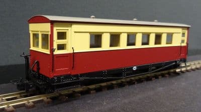 Bachmann 394-027 Narrow Gauge Bogie Coach Crimson and cream