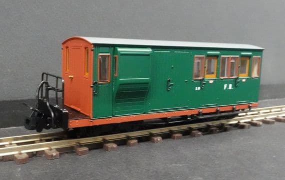 Bachmann 394-080 Brake Third Coach Ffestiniog Railway Green w/Red Ends No10