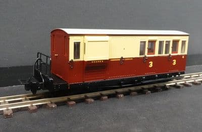 Bachmann 394-085 Brake Third Coach Ffestiniog Railway Crimson/Cream No.8