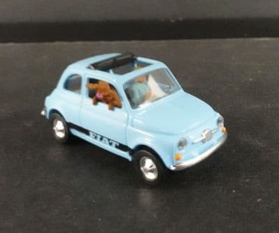 Busch 48735 Fiat 500 with driver and dog
