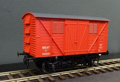 Dapol 7F-054-005 BR Meat Van Crimson 870040