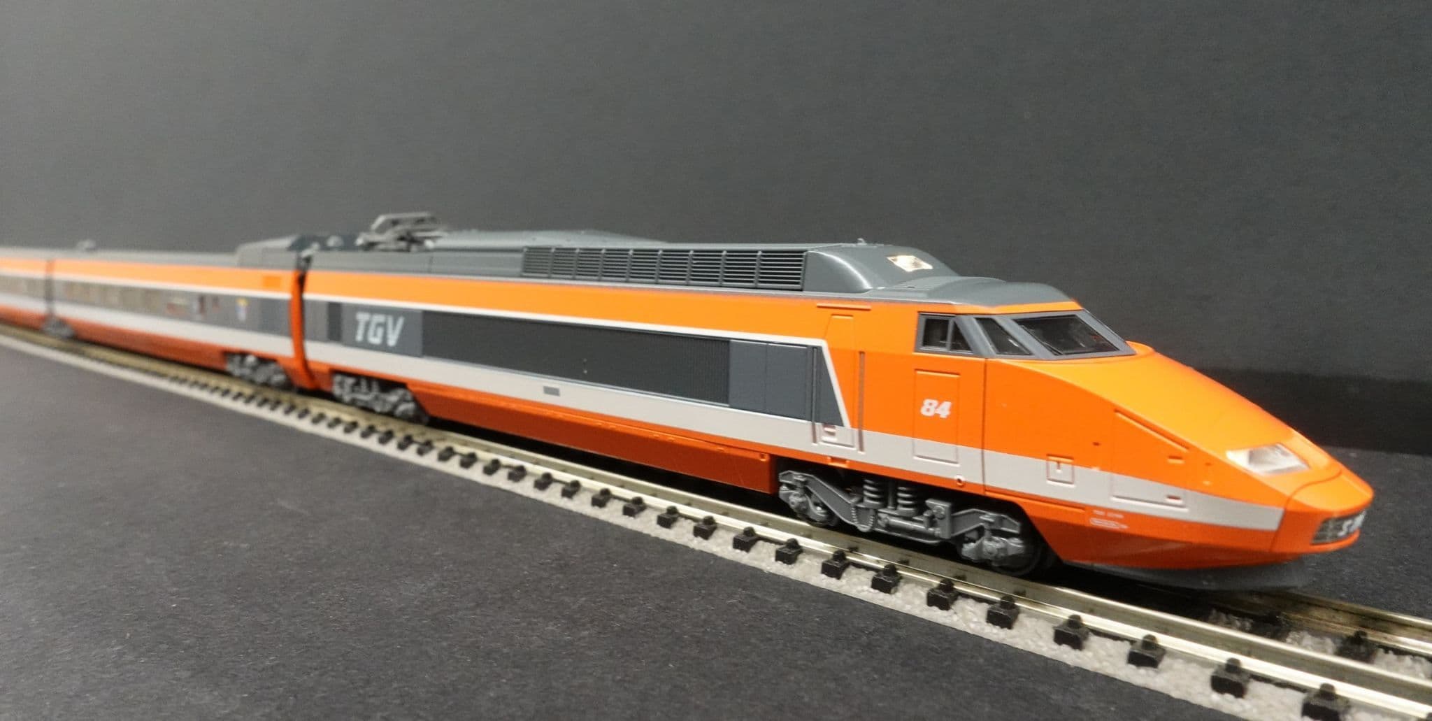 Kato 10-2083 / 10-2084 SNCF TGV Sud-Est combined 10 car set