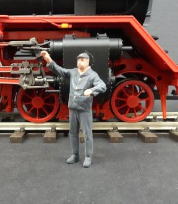 KM-1 460175C Fireman Heiner 1:45