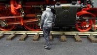 KM-1 460190B Loco driver Louis 1:45