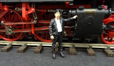 KM-1 460222A Loco driver Lambrecht  1:45