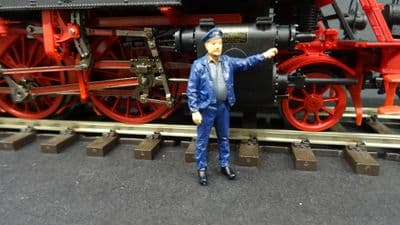 KM-1 460222B Loco driver Lambrecht  1:45