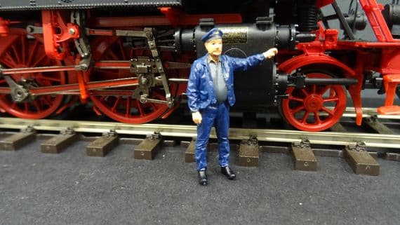 KM-1 460222B Loco driver Lambrecht  1:45