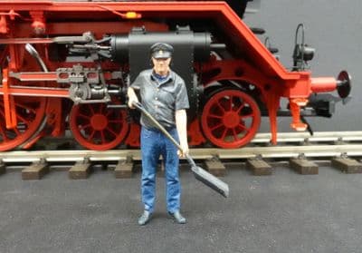 KM-1 460226B Fireman Heinrich 1:45