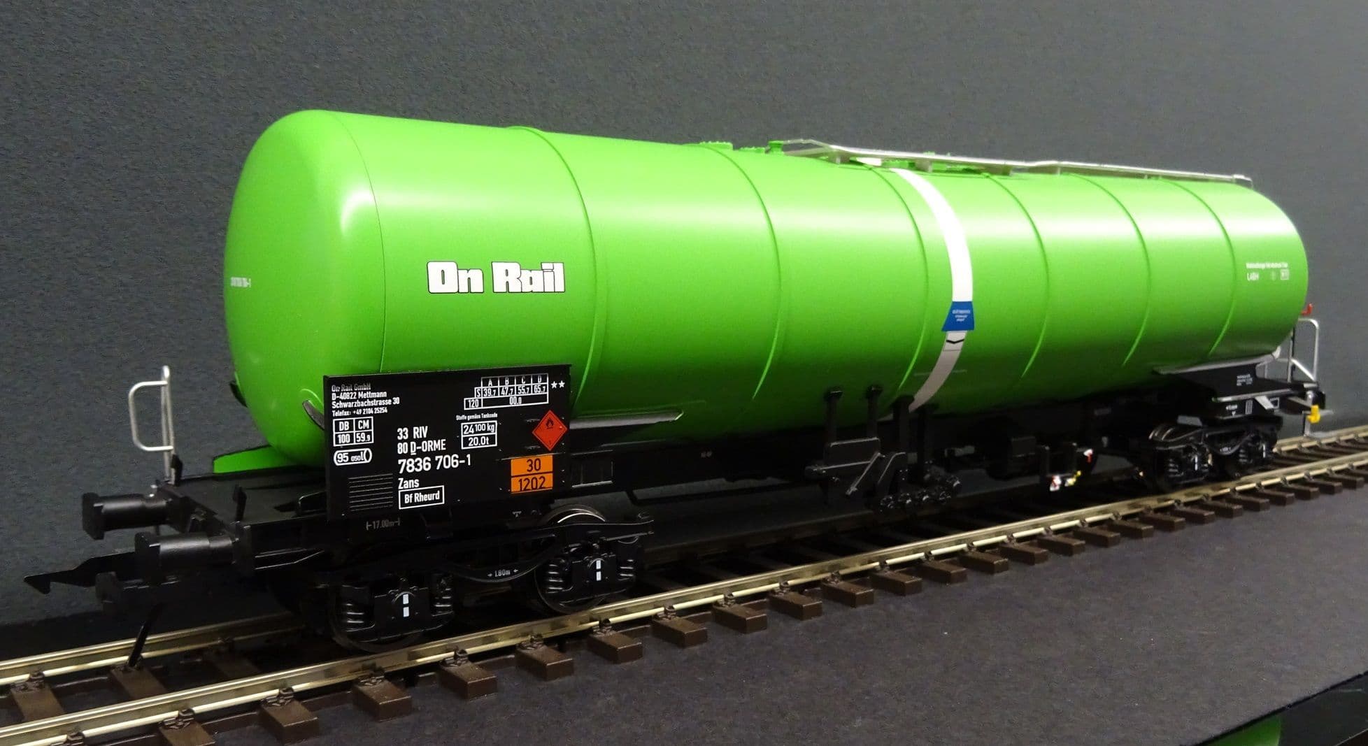 Lenz 42323-04 On Rail large tank wagon