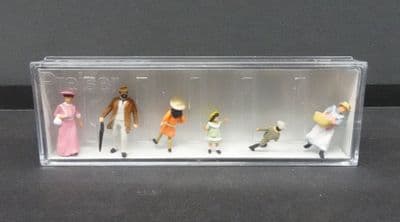 PR12132 Family group 1900s