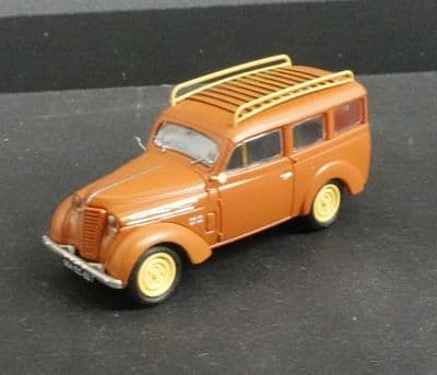 REE CB-210 Renault Juvaquatre Fourgon brown