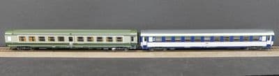 REE JM-048  SNCF VU Couchette Coach + SO Ambulance Coach