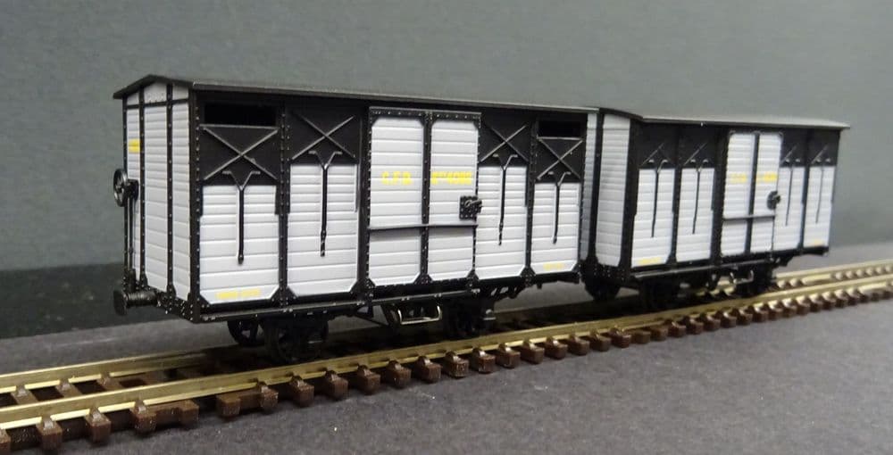 REE VM-026 Set of 2 Covered Wagons