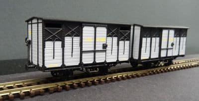 REE VM-026 Set of 2 Covered Wagons