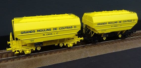 REE WB-732 SNCF Set of 2 Cereal Wagons type Richard