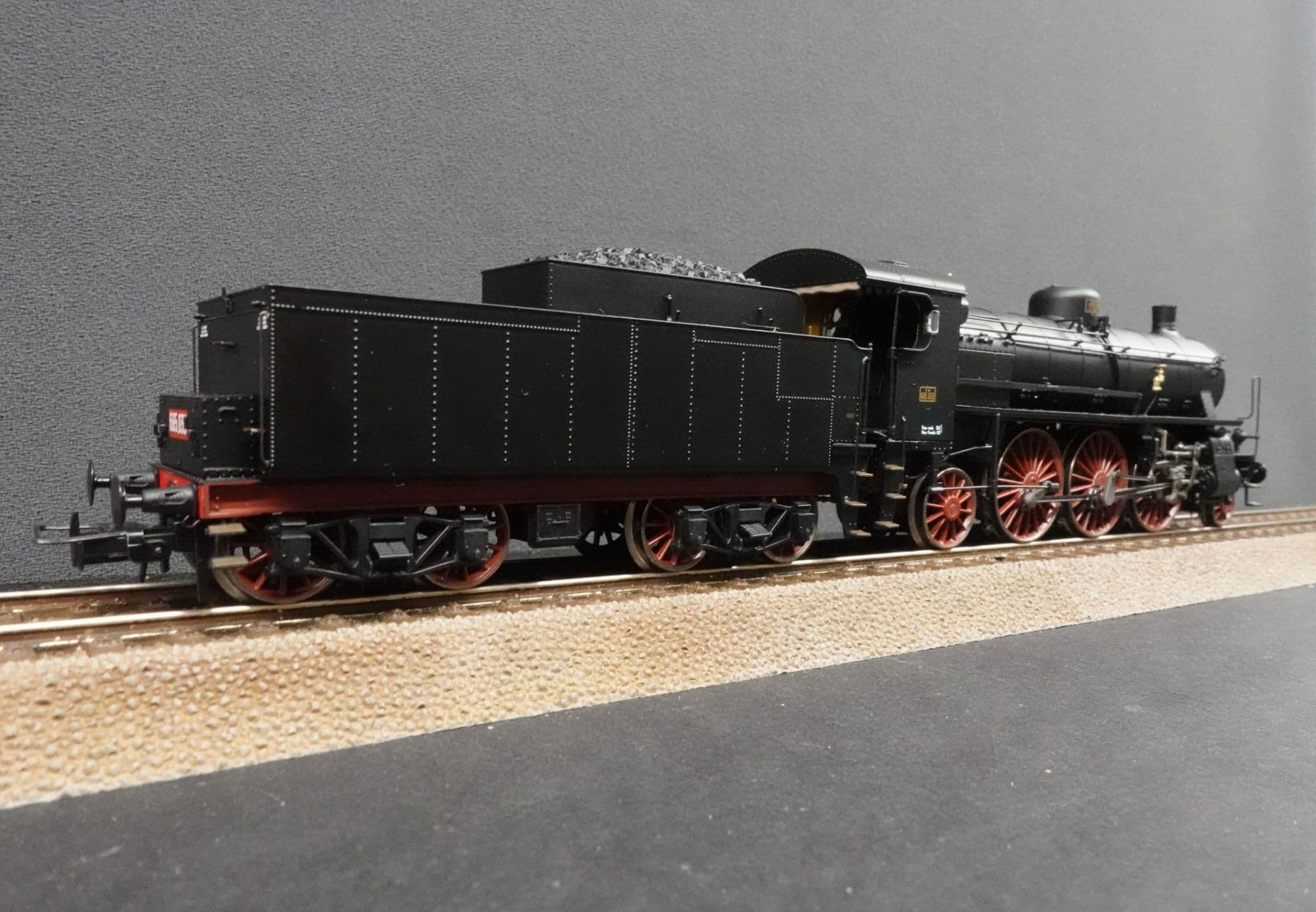 Rivarossi HR2915 FS Gr685 1st Series Steam Locomotive