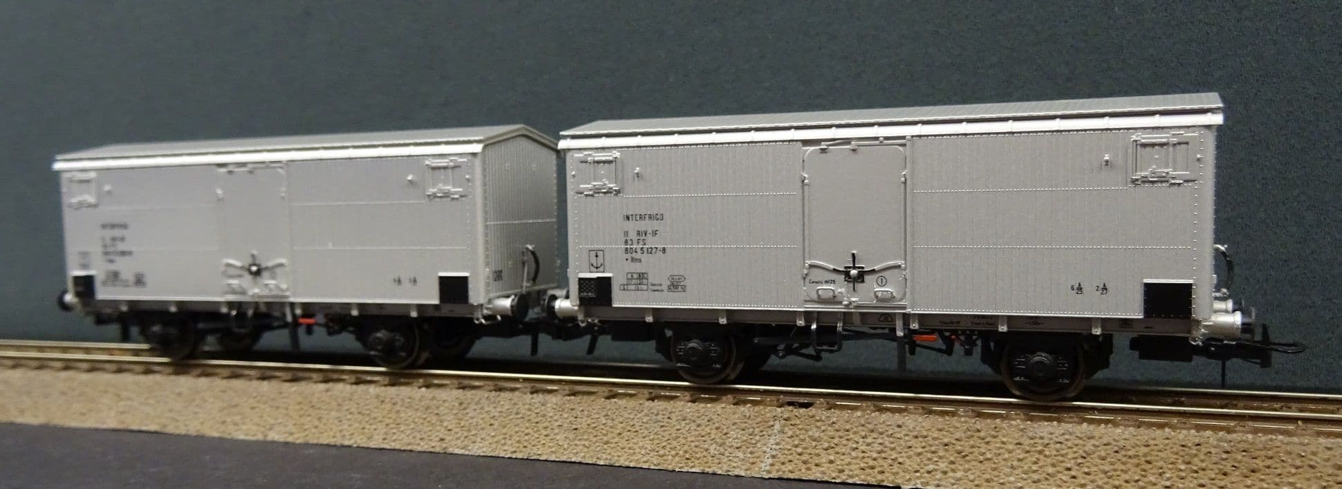 Rivarossi HR6563 FS Lfms Silver UK Gauge Refrigerated Wagon Set