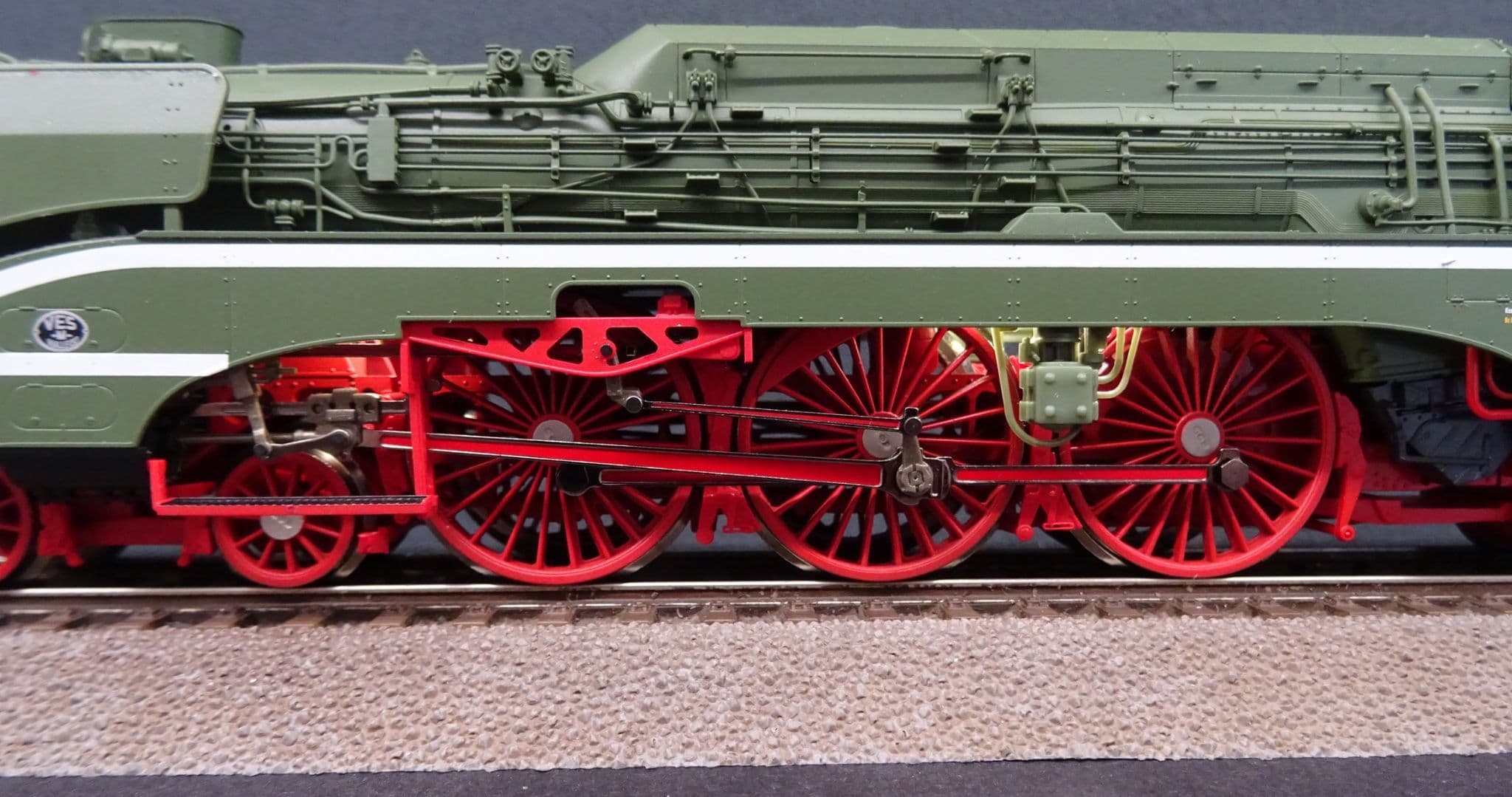 Roco 7110006 DR Br18 201 as built DCC sound