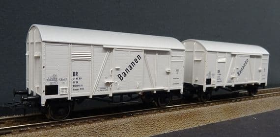 Roco 77027 DR set of 2 banana wagons