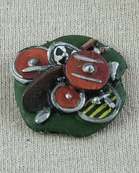 DD35 Pile of shields and swords