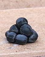 OG05 Pile of large cannon balls