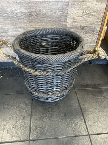 Medium Circular Basket with rope handles