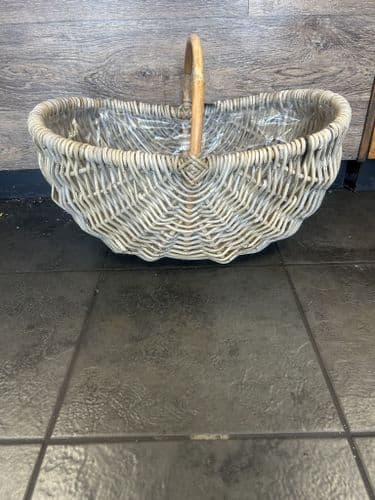 Medium Moses Basket with wood handles