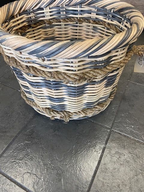 Medium round two tone basket with double rope handles