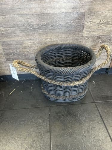 Small oval basket with rope handles