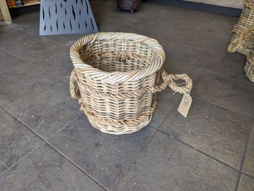 Small round brown antique finish with rope handles