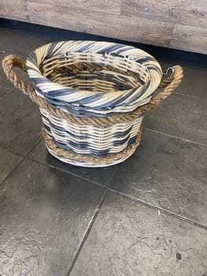 Small round two tone basket with rope handles
