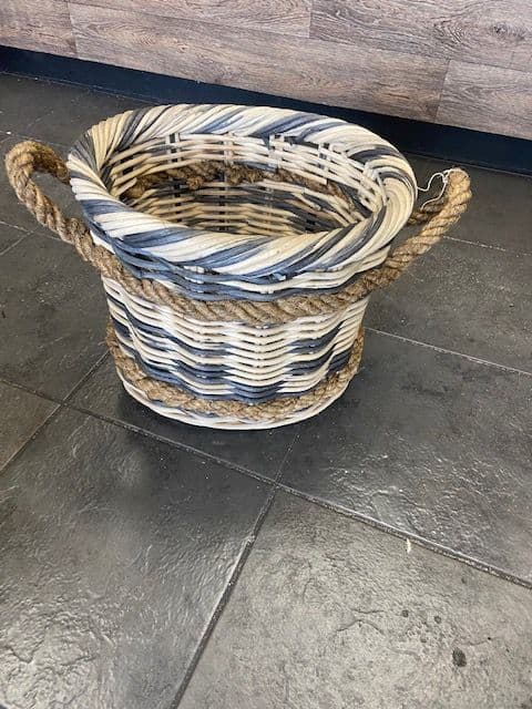 Small round two tone basket with rope handles