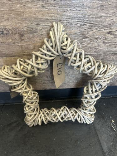 Small Wicker Star Wreath
