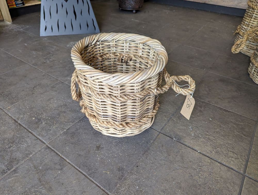 Small willow basket with rope handles