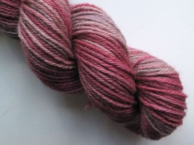 Apples And Pears BFL DK - Raspberry and taupe