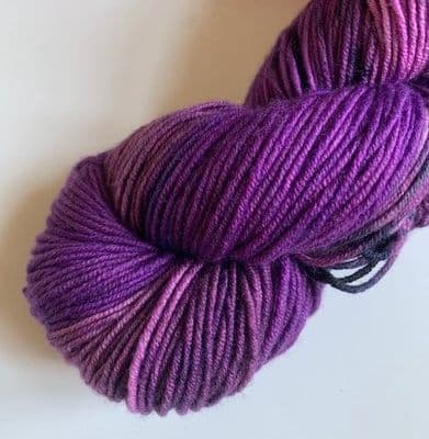 Apples & Pears Fine merino DK - Lavender with black specks