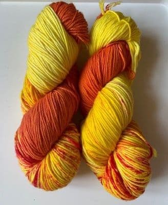 Apples & Pears Fine merino DK - Yellow, orange with fire red speckle