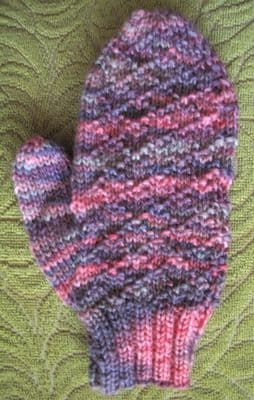 Kit for a pair of ladies Mittens