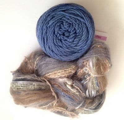 Magicball cowl - Pebble beach with sky blue solid